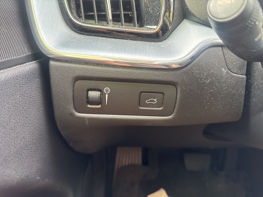 2018 Volvo XC60 T5 Momentum