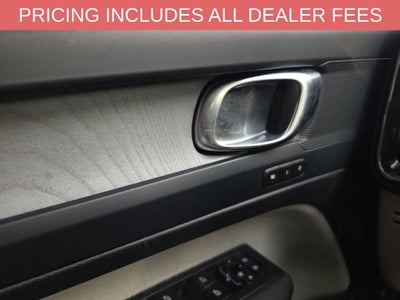 2024 Volvo XC40 B5 Plus Bright Theme