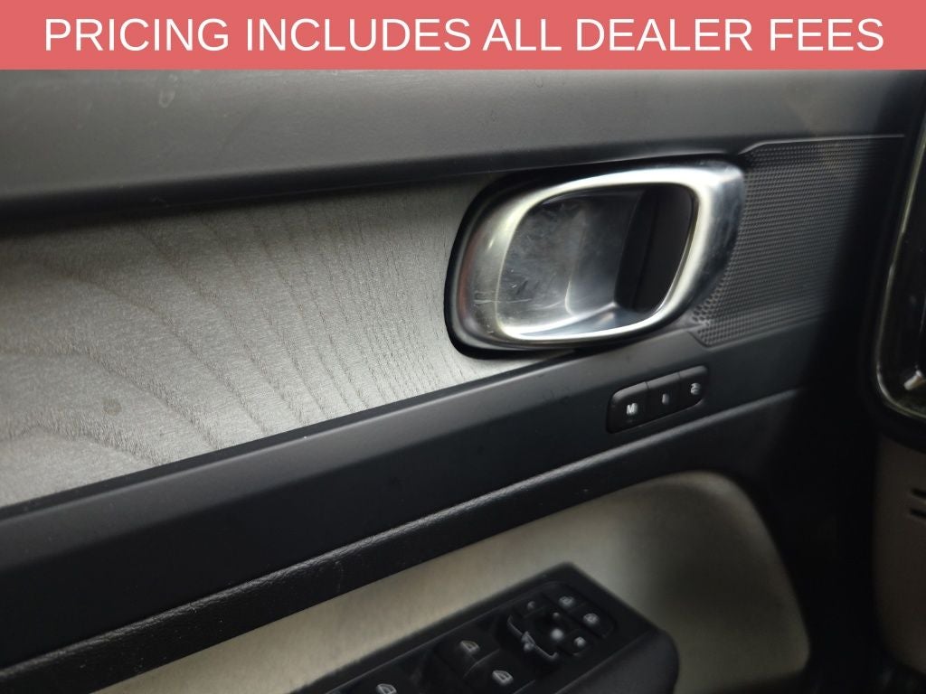 2024 Volvo XC40 B5 Plus Bright Theme