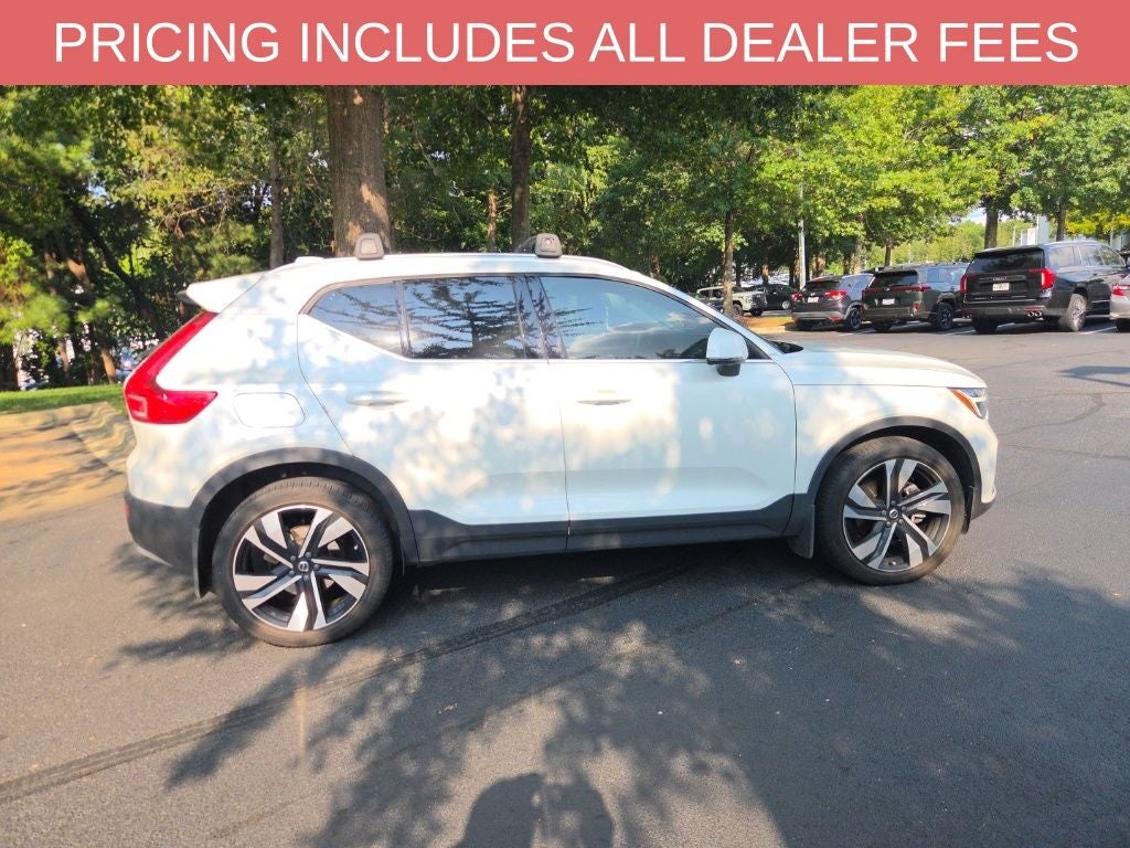 2024 Volvo XC40 B5 Plus Bright Theme