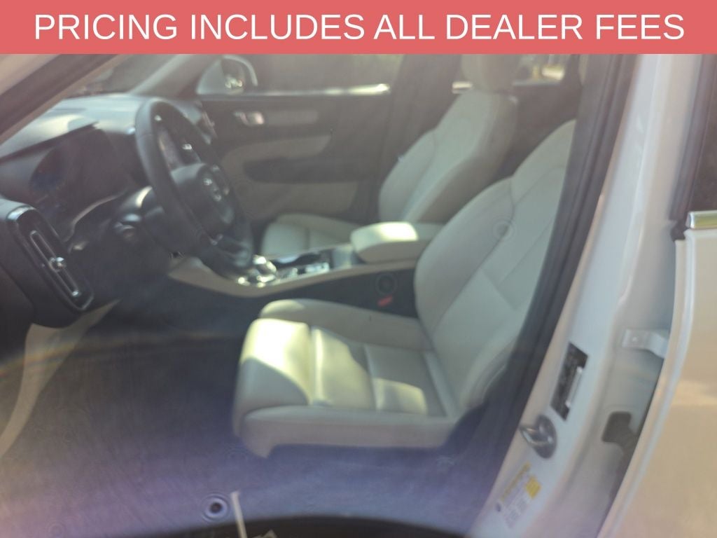2024 Volvo XC40 B5 Plus Bright Theme