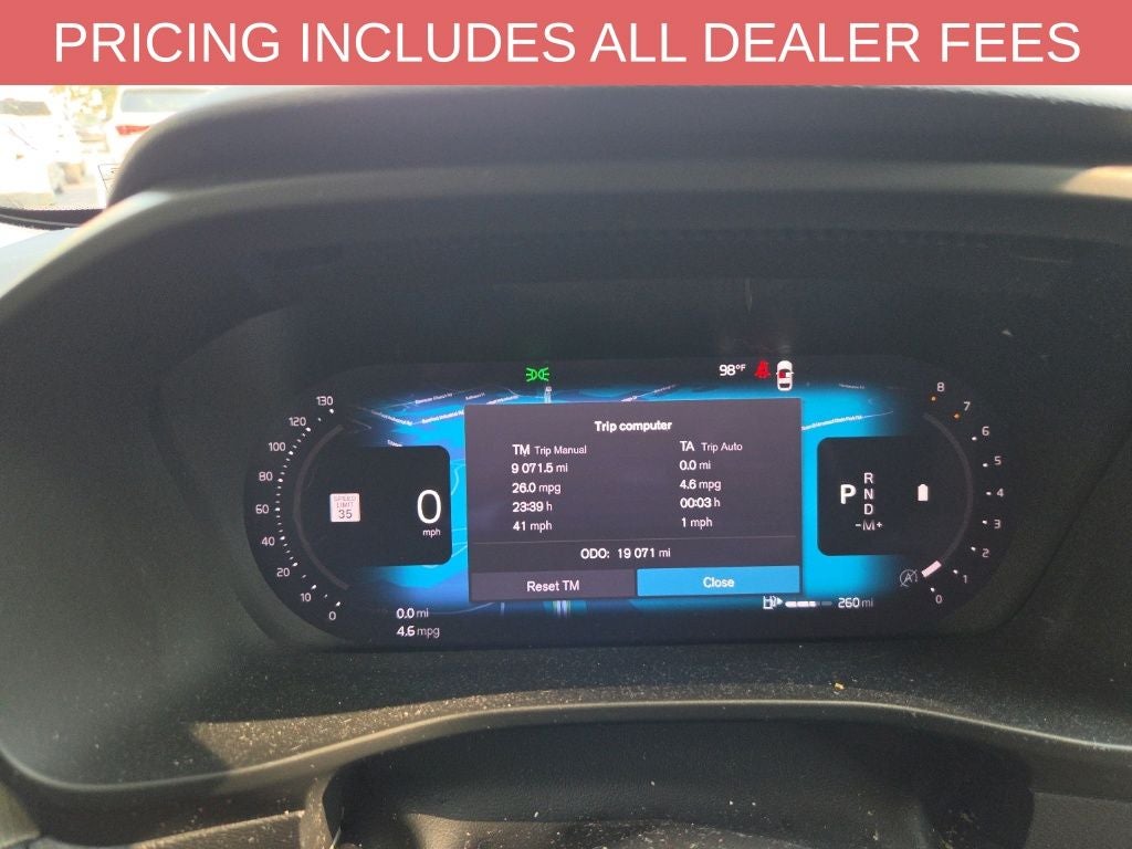 2024 Volvo XC40 B5 Plus Bright Theme