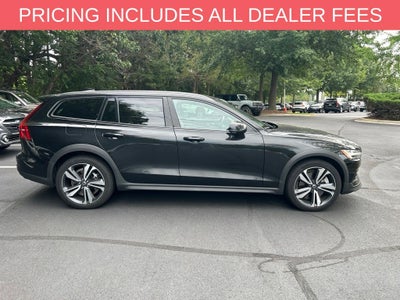 2025 Volvo V60 Cross Country B5 Plus