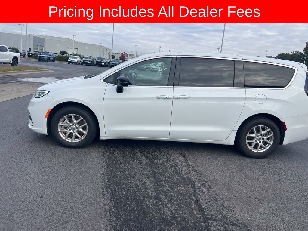 2025 Chrysler Pacifica Select