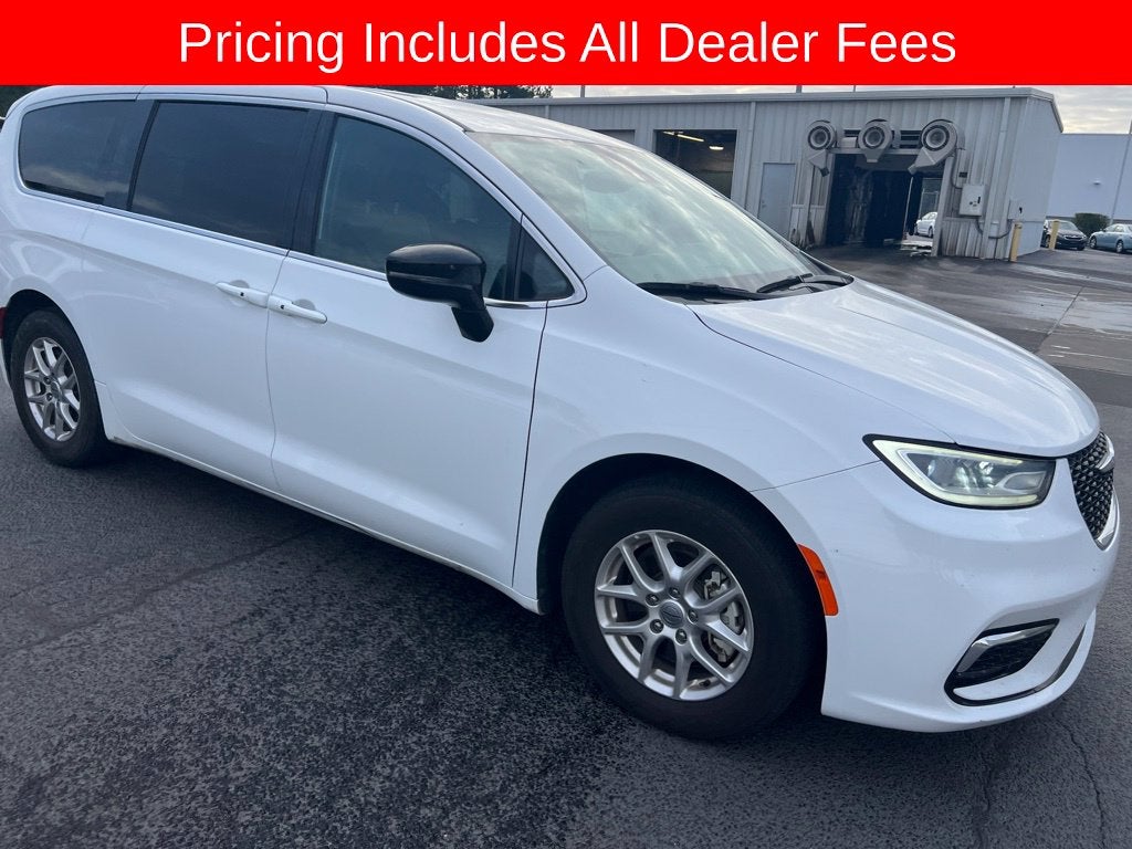 2025 Chrysler Pacifica Select