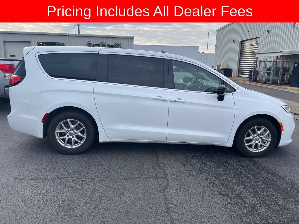 2025 Chrysler Pacifica Select