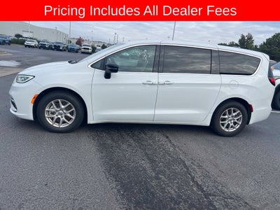 2025 Chrysler Pacifica Select