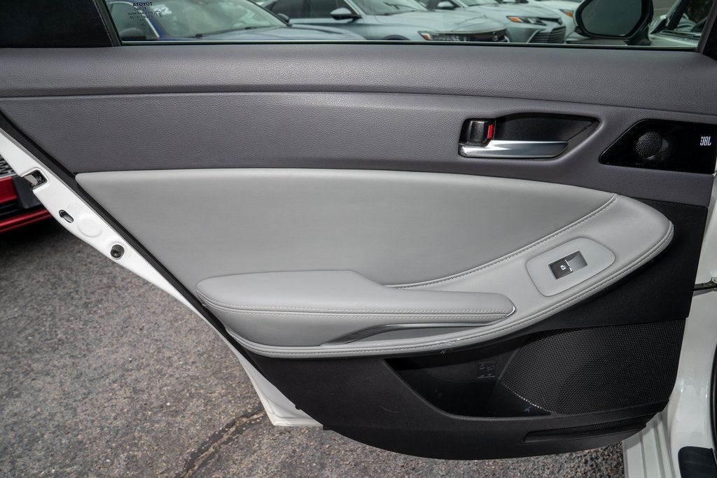 2021 Toyota Avalon Hybrid XLE Plus