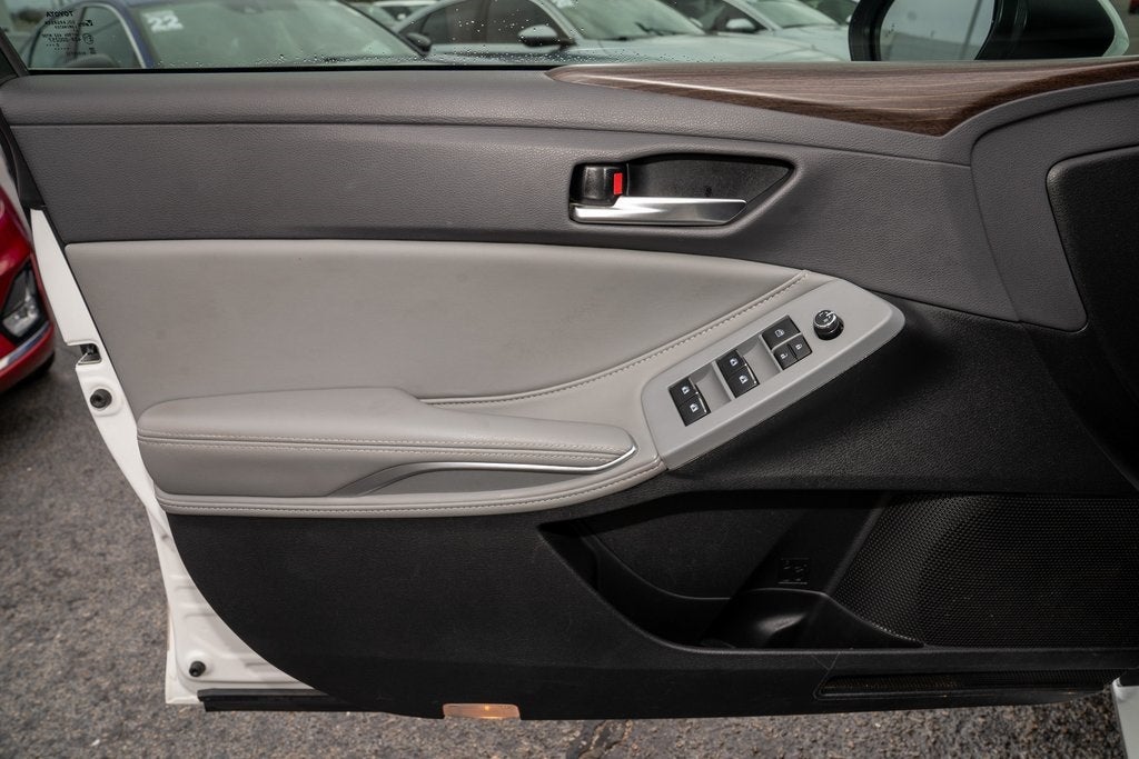 2021 Toyota Avalon Hybrid XLE Plus