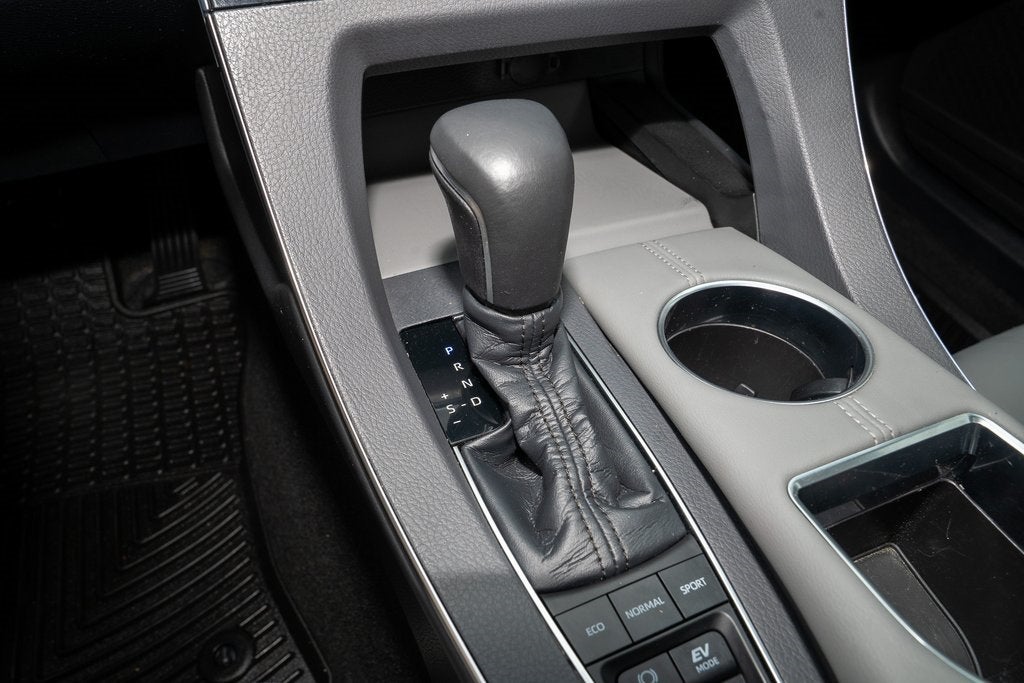 2021 Toyota Avalon Hybrid XLE Plus