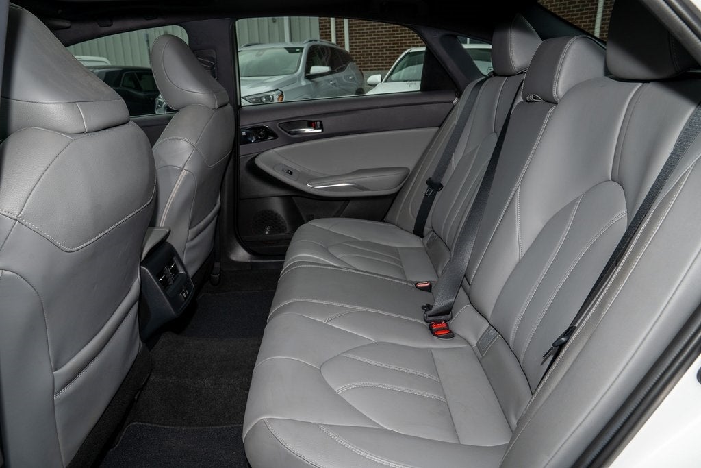 2021 Toyota Avalon Hybrid XLE Plus