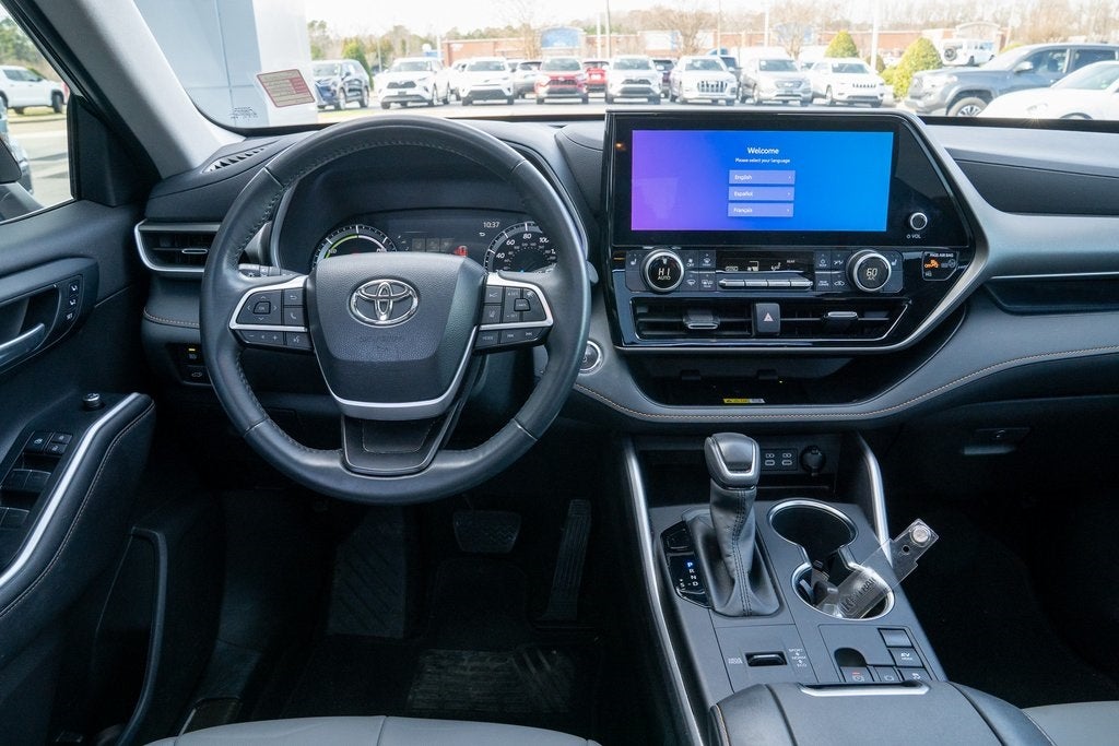 2023 Toyota Highlander Hybrid Bronze Edition