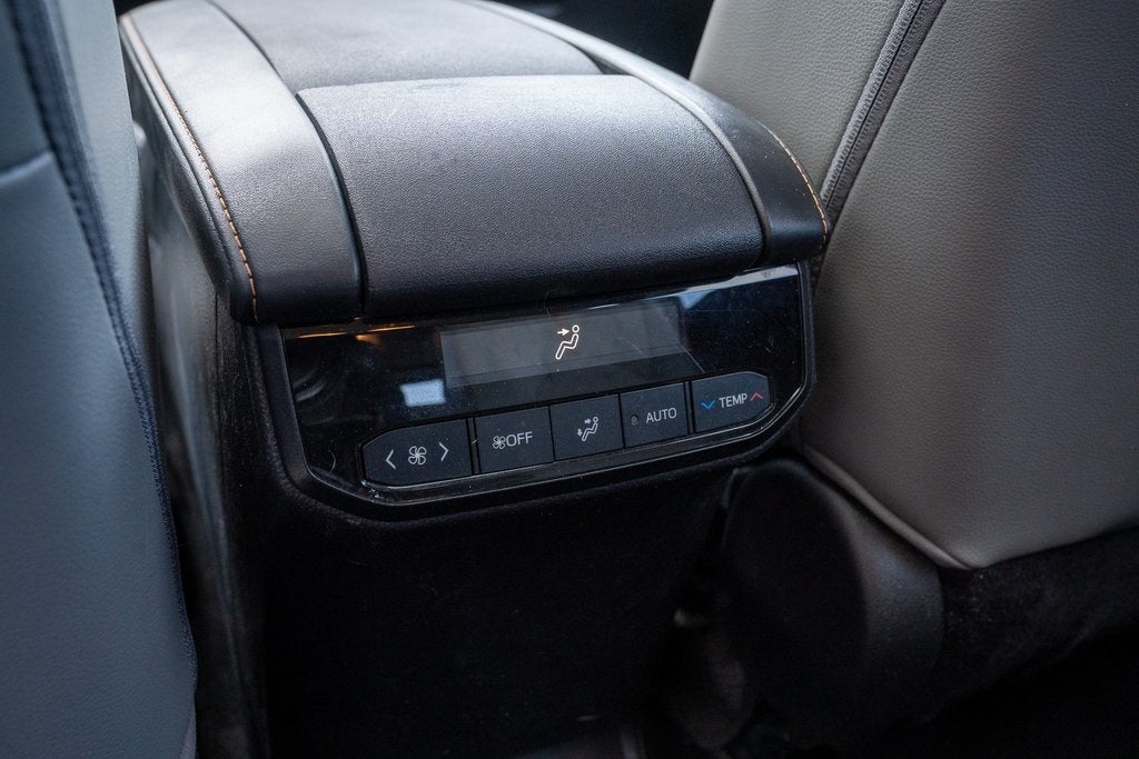 2023 Toyota Highlander Hybrid Bronze Edition