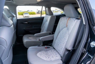 2023 Toyota Highlander Hybrid Bronze Edition