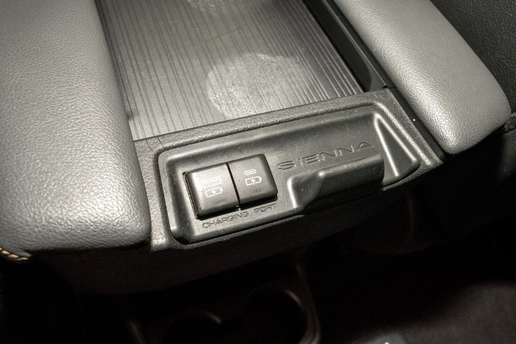 2022 Toyota Sienna Woodland Edition