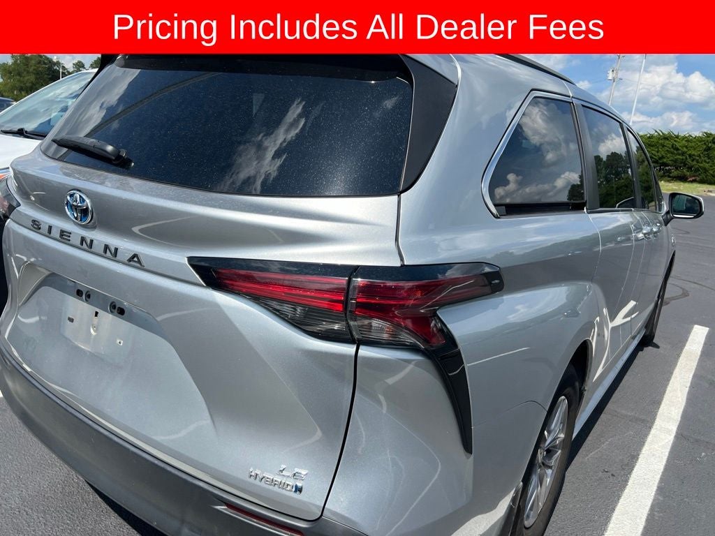 2022 Toyota Sienna LE 8 Passenger