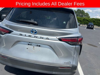 2022 Toyota Sienna LE 8 Passenger