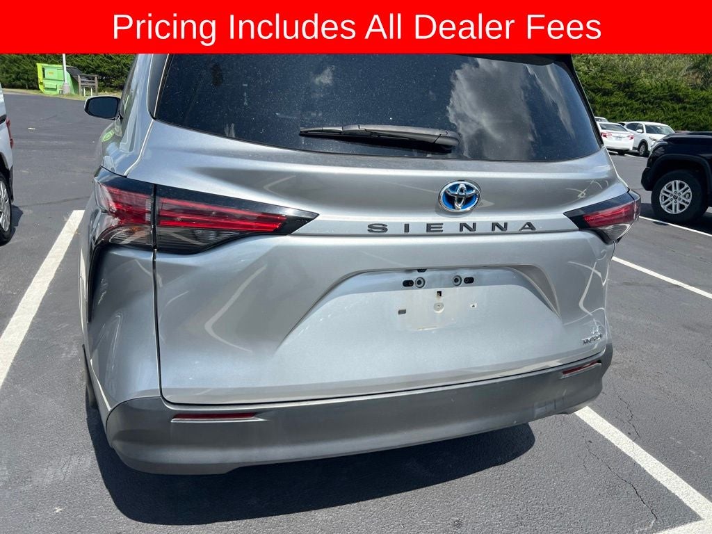 2022 Toyota Sienna LE 8 Passenger