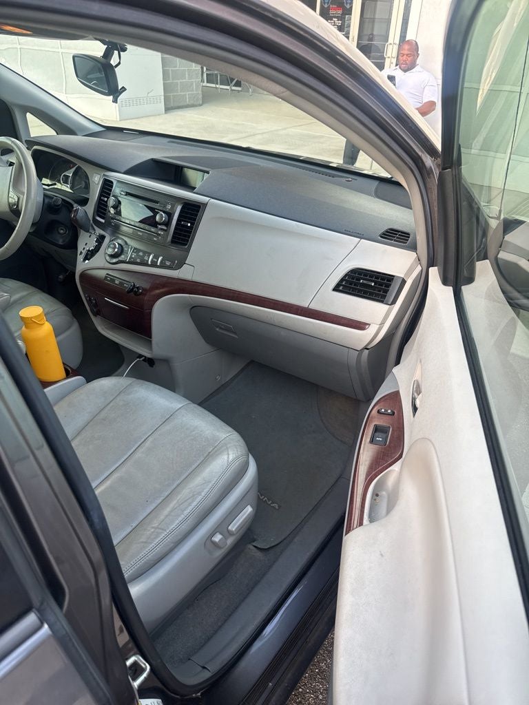 2013 Toyota Sienna XLE