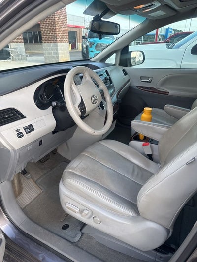 2013 Toyota Sienna XLE