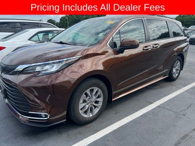 2022 Toyota Sienna XLE 8 Passenger