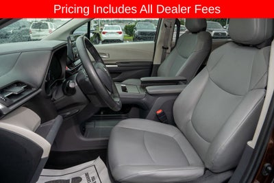 2022 Toyota Sienna XLE 8 Passenger