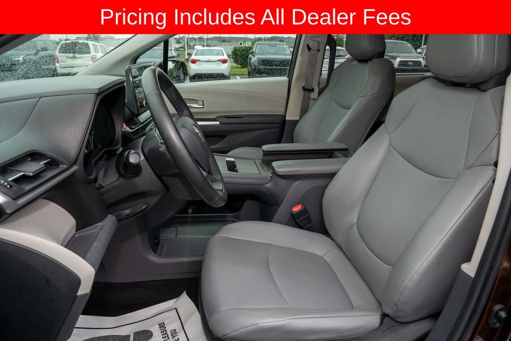 2022 Toyota Sienna XLE 8 Passenger