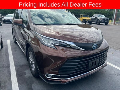 2022 Toyota Sienna XLE 8 Passenger
