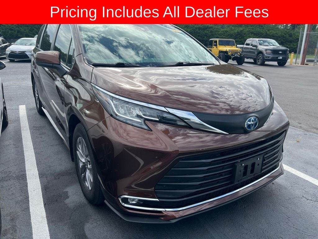 2022 Toyota Sienna XLE 8 Passenger