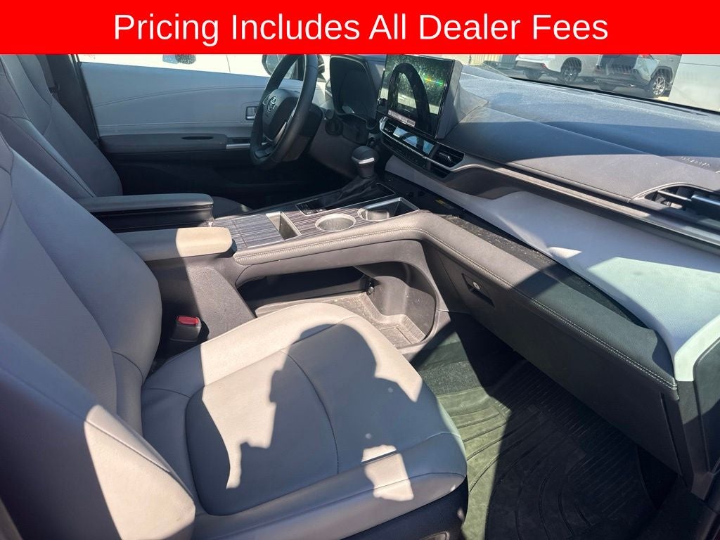 2025 Toyota Sienna XLE 8 Passenger