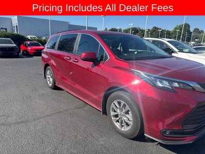 2025 Toyota Sienna XLE 8 Passenger