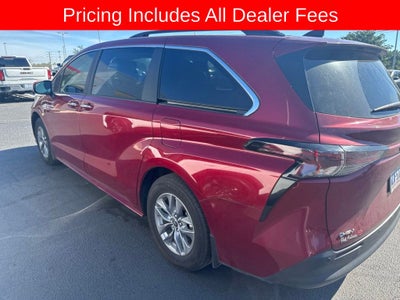 2025 Toyota Sienna XLE 8 Passenger
