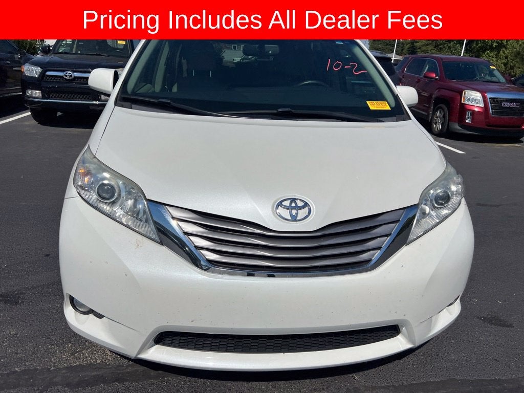 2017 Toyota Sienna XLE 8 Passenger