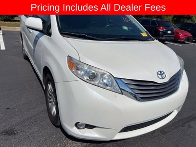 2017 Toyota Sienna XLE 8 Passenger