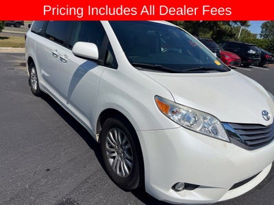 2017 Toyota Sienna XLE 8 Passenger