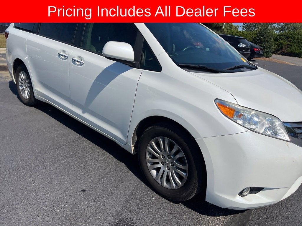 2017 Toyota Sienna XLE 8 Passenger