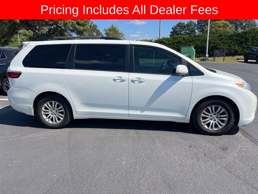 2017 Toyota Sienna XLE 8 Passenger