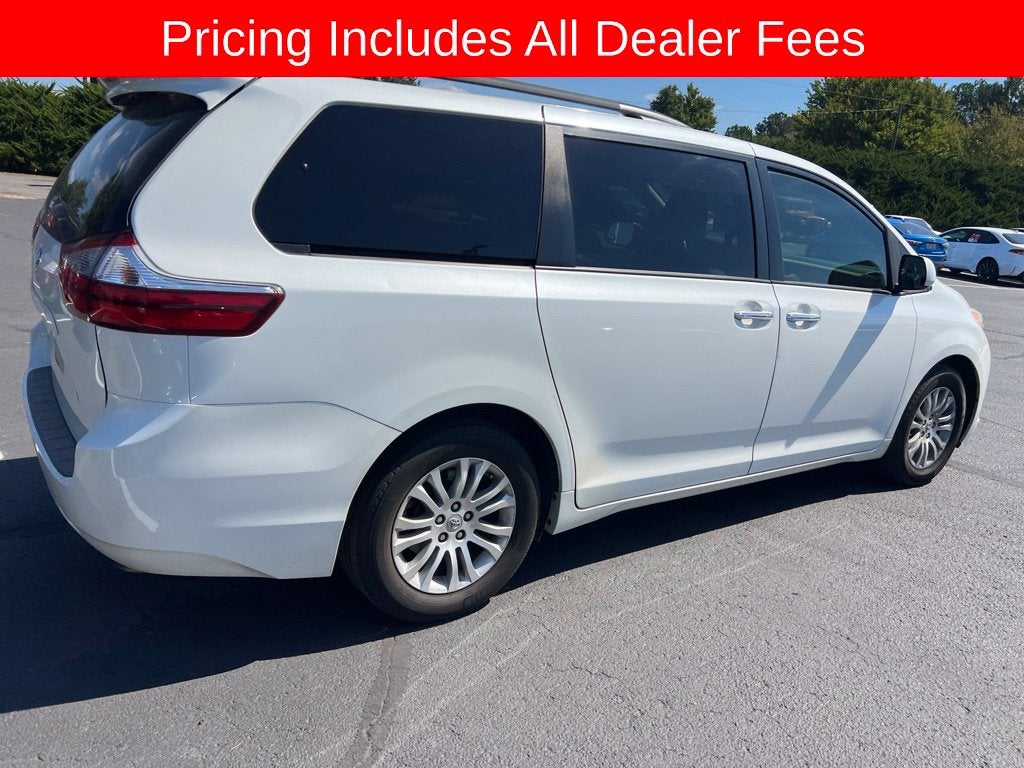 2017 Toyota Sienna XLE 8 Passenger