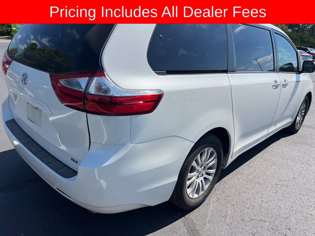 2017 Toyota Sienna XLE 8 Passenger