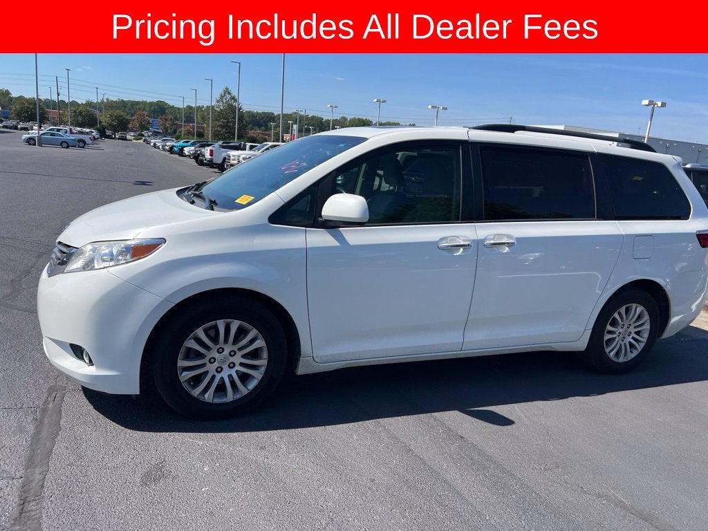 2017 Toyota Sienna XLE 8 Passenger
