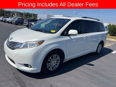 2017 Toyota Sienna XLE 8 Passenger