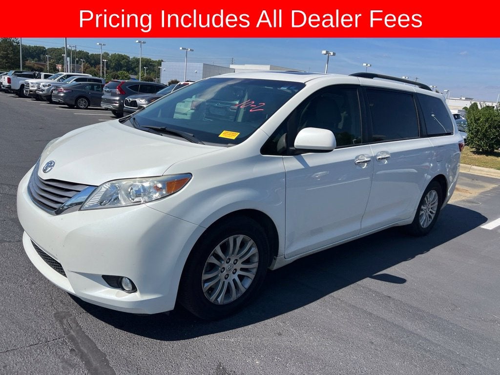 2017 Toyota Sienna XLE 8 Passenger
