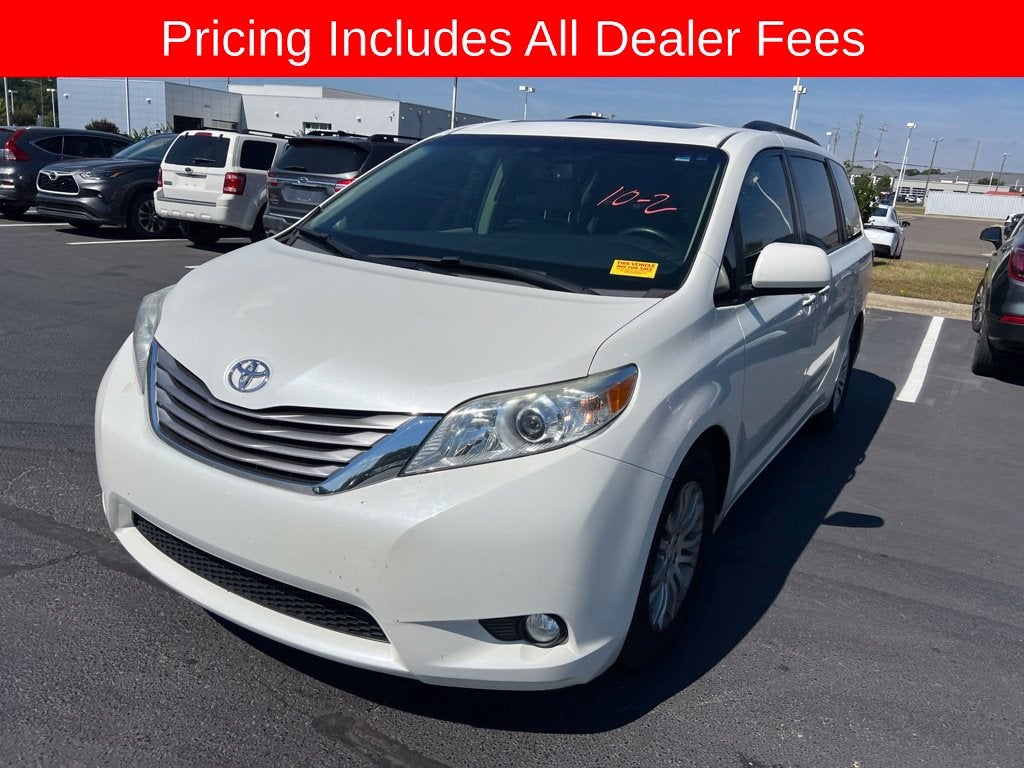 2017 Toyota Sienna XLE 8 Passenger