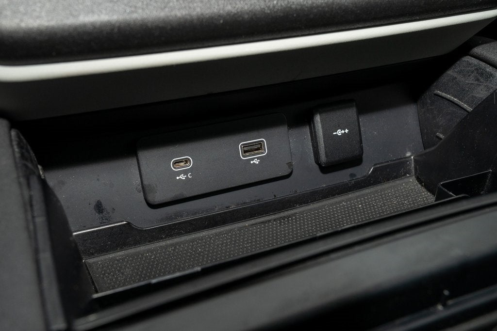 2020 Land Rover Defender 110 SE